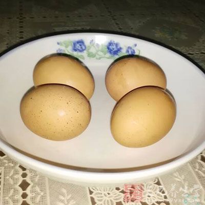 每百克雞蛋含蛋白質12.8克,主要為卵白蛋白和卵球蛋白 每百克雞蛋含蛋白質12.8克,主要為卵白蛋白和卵球蛋白