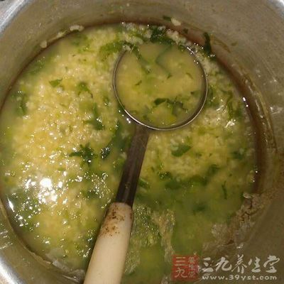 大米、糯米、高梁敖粥,快要熟了時放入胡蘿卜碎煮熟 大米、糯米、高梁敖粥,快要熟了時放入胡蘿卜碎煮熟