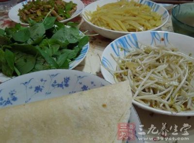 兩邊卷起,卷起可吃,可按自己的口味放調料 兩邊卷起,卷起可吃,可按自己的口味放調料
