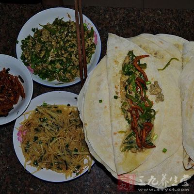 平底鍋預熱,抹油,先倒入面糊 平底鍋預熱,抹油,先倒入面糊