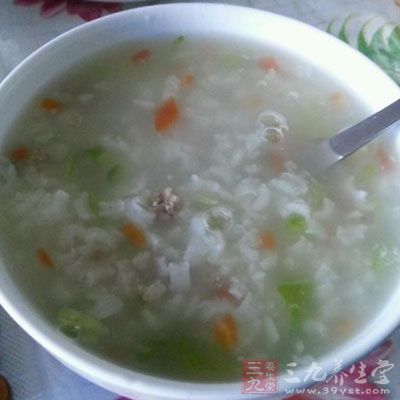 出鍋時加些白胡椒粉和生抽調味即可