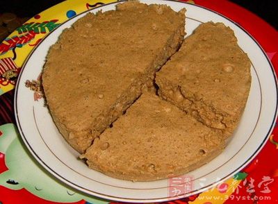 接著我還在蛋糕上面澆了點溶化的巧克力