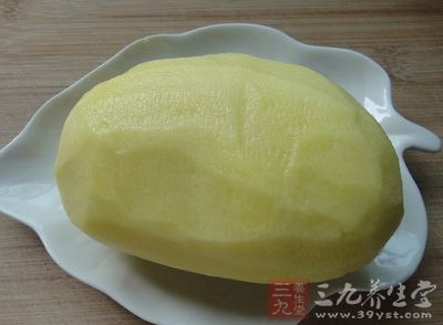 將土豆洗干淨備用