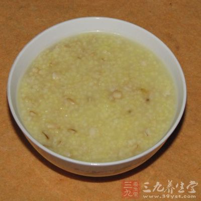 韭菜，海參各60克，粳米(白米)鹽適量