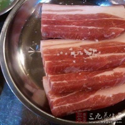 材料：帶皮五花肉500克