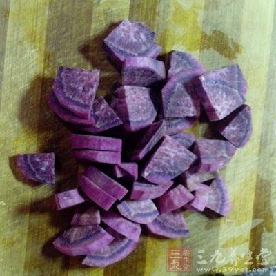紫薯煮熟切小塊 紫薯煮熟切小塊