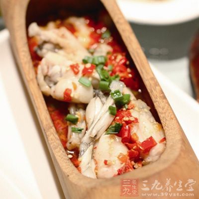 大火蒸20分鐘後放入蔥花