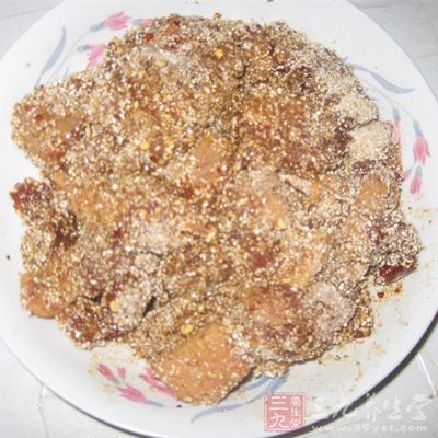 後將肉豆裝在盤的另一端，隨椒鹽味碟上桌即可