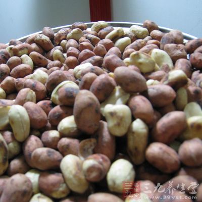 花生對於促進胸部的發育也有著很好的作用