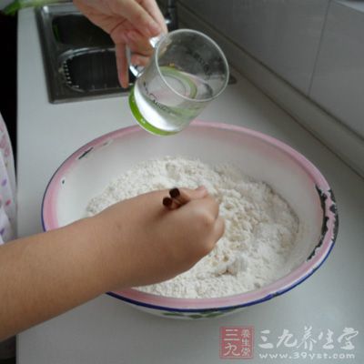將包好的四喜餃子放入籠中一定要注意擺 將包好的四喜餃子放入籠中一定要注意擺