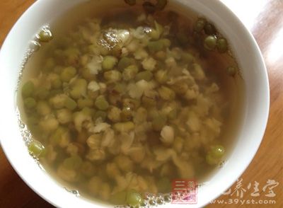 綠豆一大碗、冰糖適量