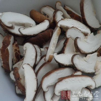 香菇浸軟切絲 香菇浸軟切絲