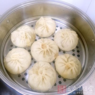 准備干的地軟，用溫水泡一會，這個要洗干淨，多洗兩遍