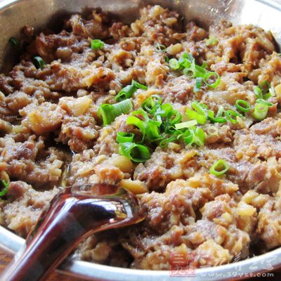 豬肉末(三分肥七分瘦)、生鹹鴨蛋、蔥姜末 豬肉末(三分肥七分瘦)、生鹹鴨蛋、蔥姜末