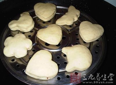 蒸饅頭的水一定是冷水入鍋，而且要醒發後才能開火