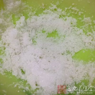 需要在湯裡放入鹽 需要在湯裡放入鹽