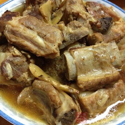 排骨、蔥姜蒜、意面、鹽、紅蘿卜、香油