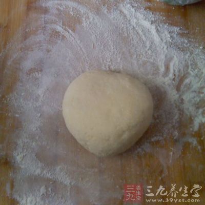 揉約2分鐘至均勻成面團沒有硬塊