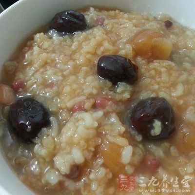 此粥色澤鮮艷、質軟香甜、清香誘人、滑而不膩。有補鐵、補血、養氣、安神之功效 此粥色澤鮮艷、質軟香甜、清香誘人、滑而不膩。有補鐵、補血、養氣、安神之功效