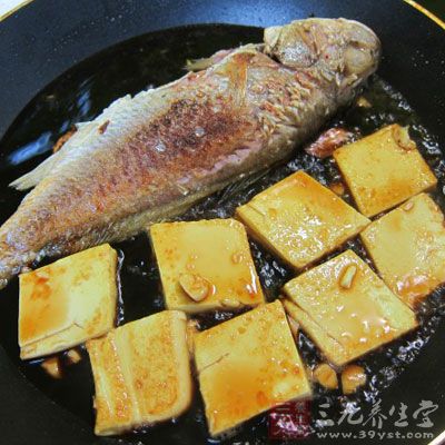 水潺熟後加入蔥花及味精、胡椒粉晃鍋晃勻即可