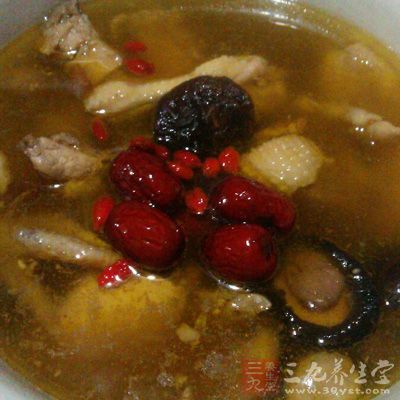 出籠，揀去蔥、生姜，加味精調味