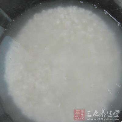 大米淘洗干淨後浸泡半小時