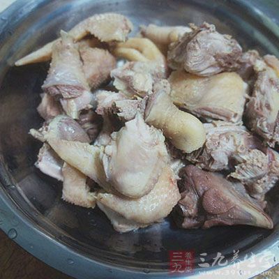 先把雞塊洗淨