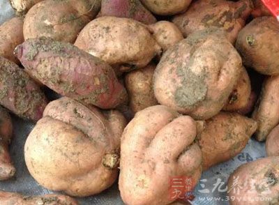 准備紫薯泥和核桃仁,150克酸奶(一人量) 准備紫薯泥和核桃仁,150克酸奶(一人量)
