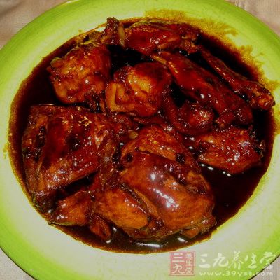 肉雞半只,蔥,姜,蒜,料酒,糖,醬油,干花椒,干辣椒,豆瓣醬 肉雞半只,蔥,姜,蒜,料酒,糖,醬油,干花椒,干辣椒,豆瓣醬