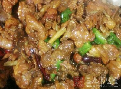 鮮狗肉1500g，香菜200g，泡菜100g