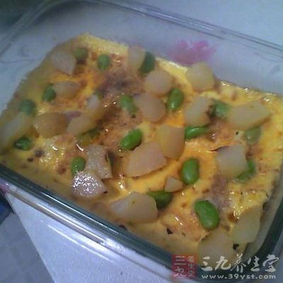 內脂豆腐切成1cm見方的塊，放在容器裡
