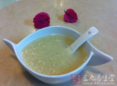 待米粒已爛且粥掖粘稠時即可關火盛出