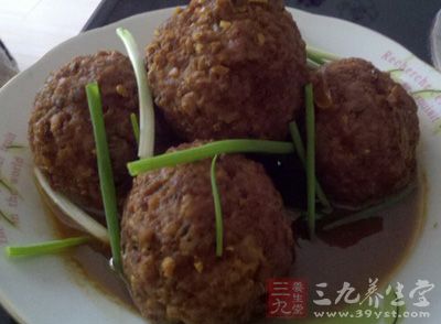 豬肉、蔥姜蒜、鹽、雞蛋、澱粉、饅頭粉