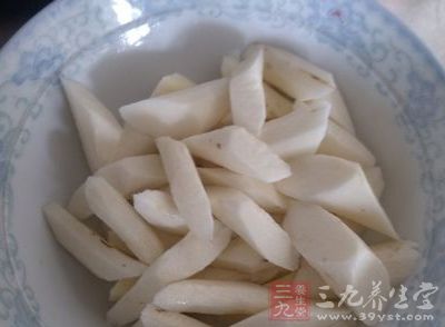 山藥切細，蓮子去芯