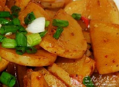 紅燒土豆片主料：土豆(馬鈴薯)