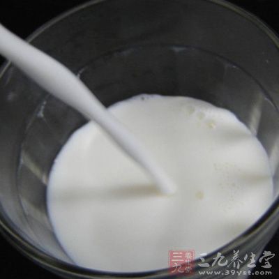 酸奶1瓶，加蛋餅1個，蘋果半個至1個