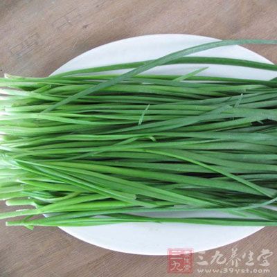 韭菜葉微酸，具有酸斂固澀作用