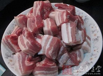 新鮮的五花肉200g