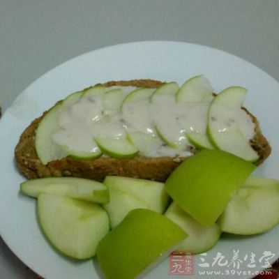 蘋果的膳食纖維含量很豐富,也含有大量的果膠 蘋果的膳食纖維含量很豐富,也含有大量的果膠