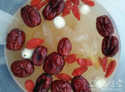 糯米、銀耳、紅棗、冰糖、水適量 糯米、銀耳、紅棗、冰糖、水適量