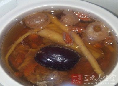 黃芪枸杞乳鴿炖湯