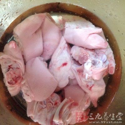 豬爪洗淨切塊