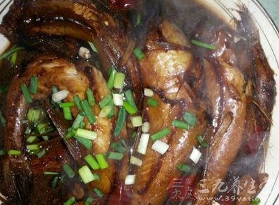 水潺熟後加入蔥花及味精、胡椒粉晃鍋晃勻即可 水潺熟後加入蔥花及味精、胡椒粉晃鍋晃勻即可