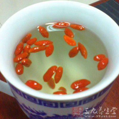 菊花、枸杞子、冰糖、開水