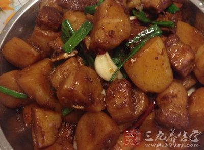 五花肉要洗切成麻將牌大小正方形的塊 五花肉要洗切成麻將牌大小正方形的塊
