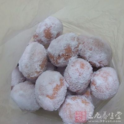 腌制時先將食鹽溶於開水，以呈飽和狀態為度(就是鹽水有點鹹苦)