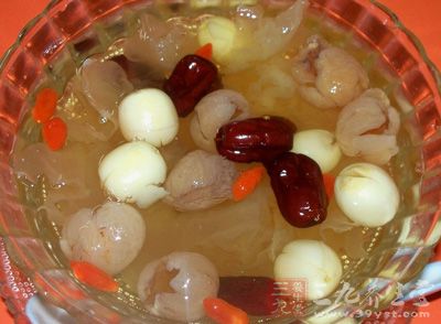 桂圓8顆、紅棗10顆、蓮子20顆、銀耳3朵 桂圓8顆、紅棗10顆、蓮子20顆、銀耳3朵