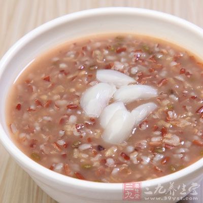 此粥甜香熱糯，略有清香味，常吃可健脾益胃