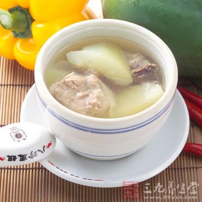 骨頭湯裡的鈣含量微乎其微，更缺少具有促進鈣吸收的維生素D
