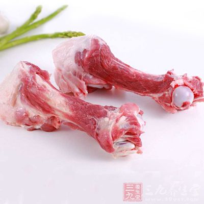 骨頭放入後,大火燒開 骨頭放入後,大火燒開